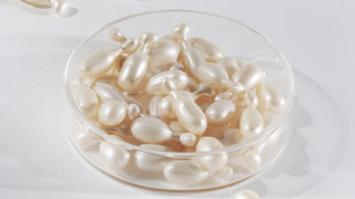 Pietri Dish holding Line Smoothing Eye Cream Serum Capsules